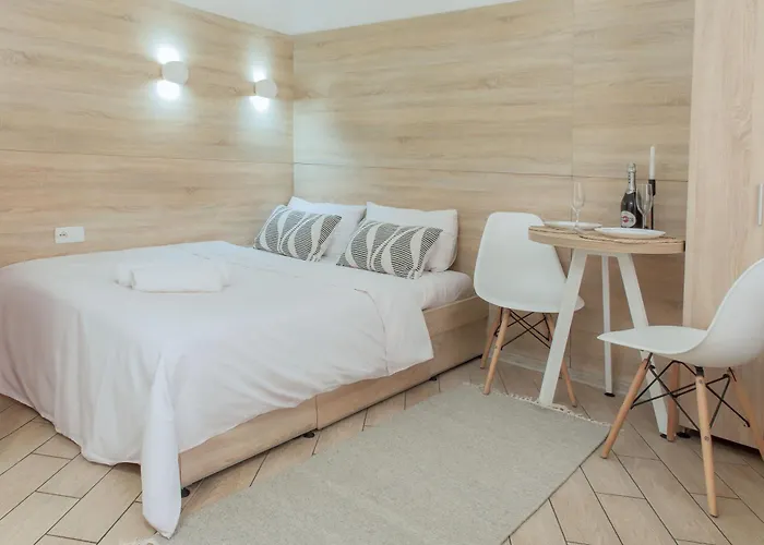 Mini Smart On Shpytalna 13- Economy Apartman *